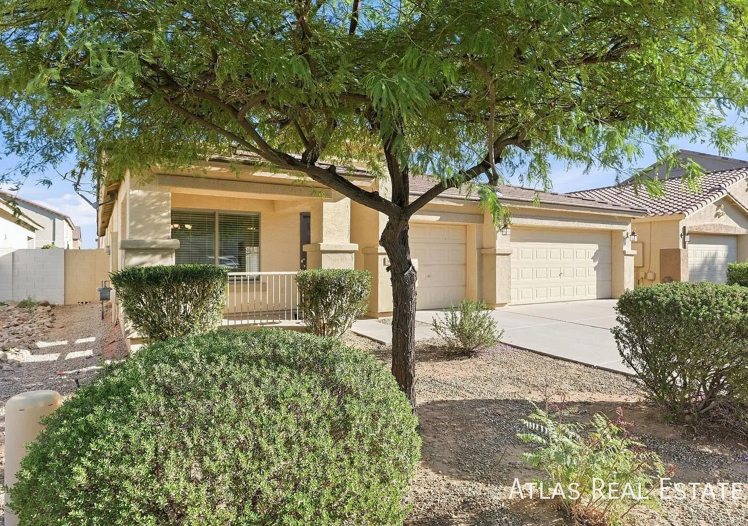 Fresh, Spacious & Move-In Ready with Brand-New Carpet — Photo 2