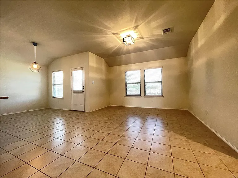 1007 Riverstone Trl — Photo 19