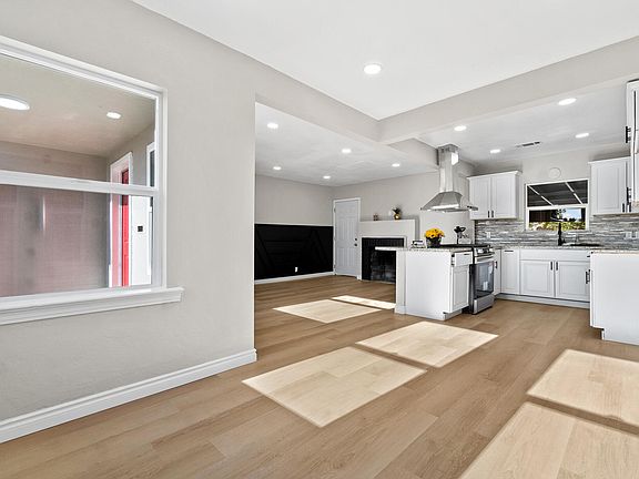 2nd image of 1229 N 11th Avenue
