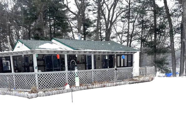 1108 W River Rd, Oscoda, MI 48750