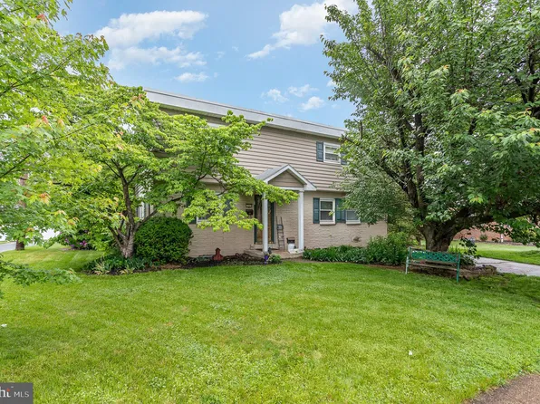 1003 Apple Dr, Mechanicsburg, PA 17055