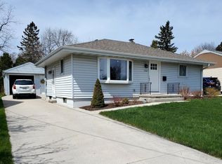 1302 N 8th St, Manitowoc, WI 54220