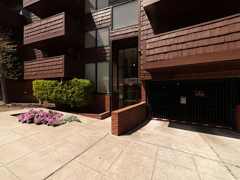 Beacon Hill Apartments — Photo 13