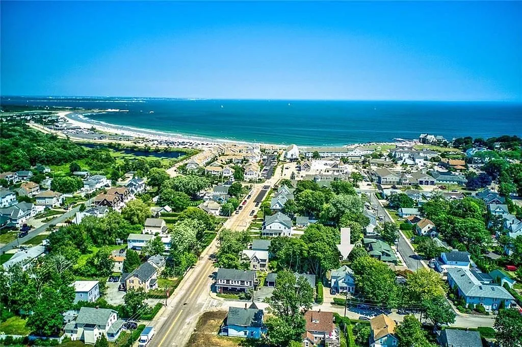 2 bed, 1.0 bath, 870 sqft, $2,400 — Photo 2