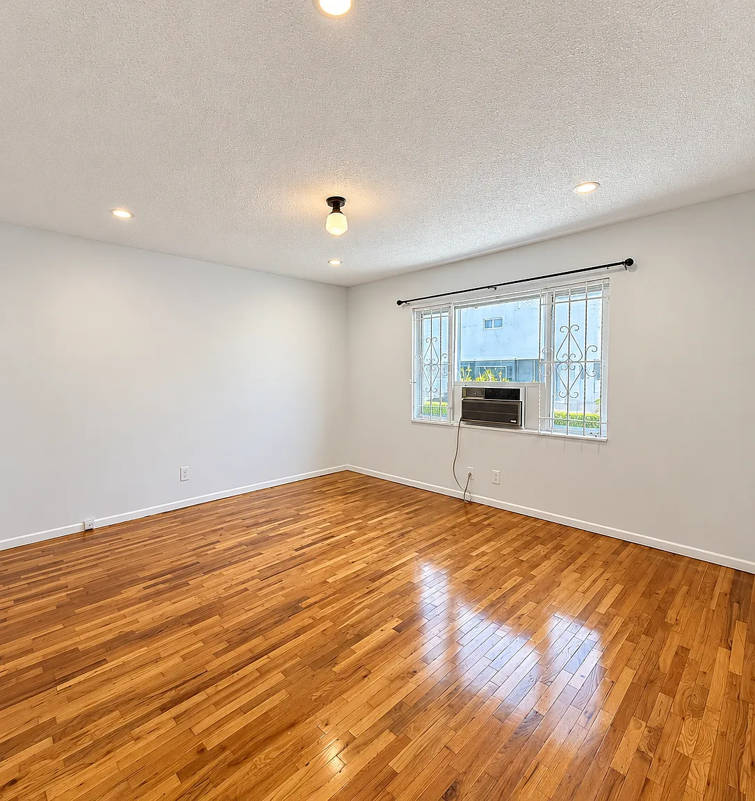 2 bed, 1027 sqft, $2,895 — Photo 4