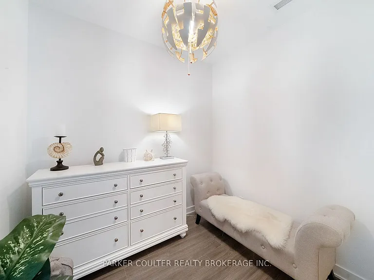 681 Yonge St #114 — Photo 20