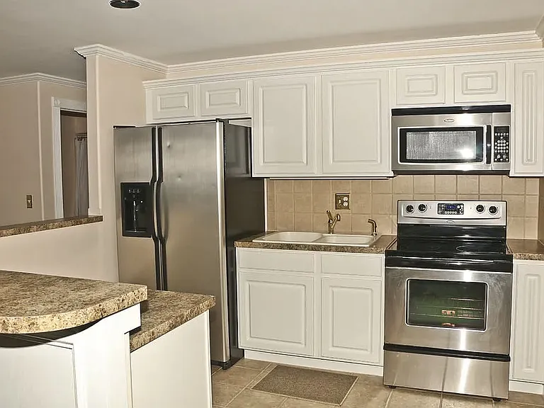 Kitchen (basement)