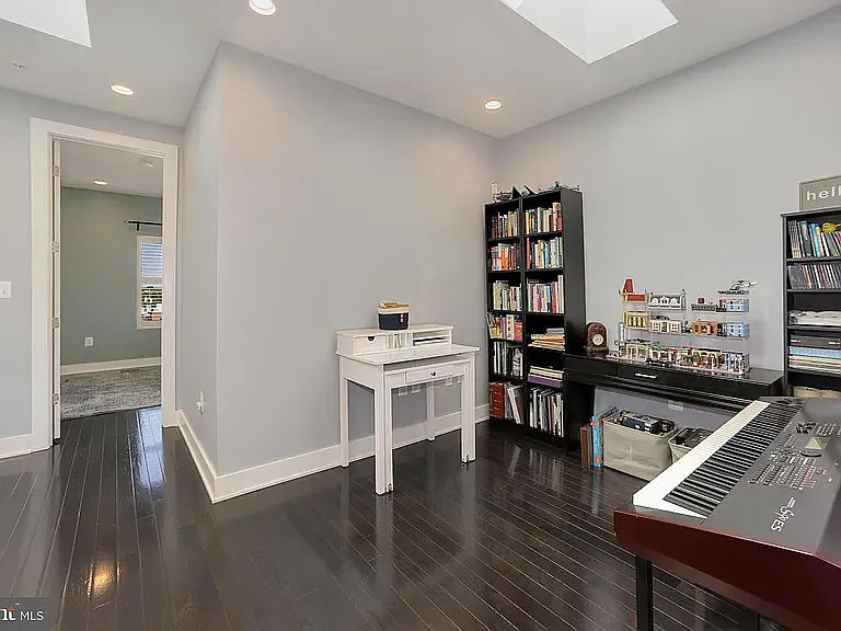 1030 Perry St NE — Photo 18