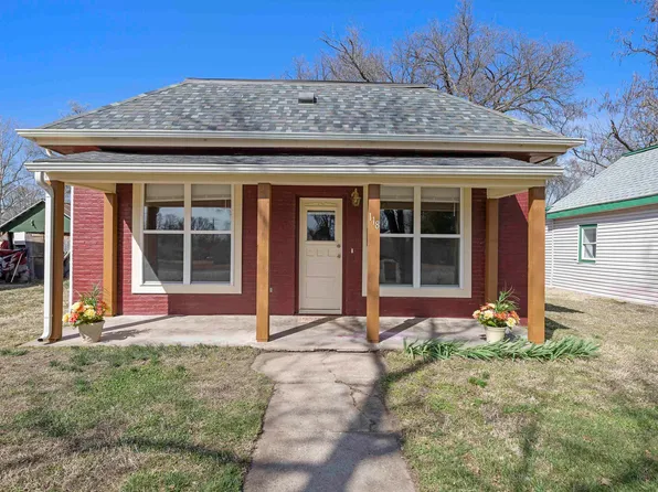 118 E Adams Ave, Sterling, KS 67579