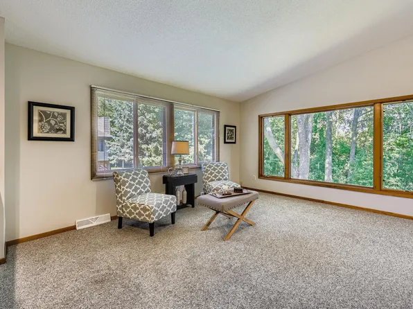 810 Sherwood Rd, Shoreview, MN 55126