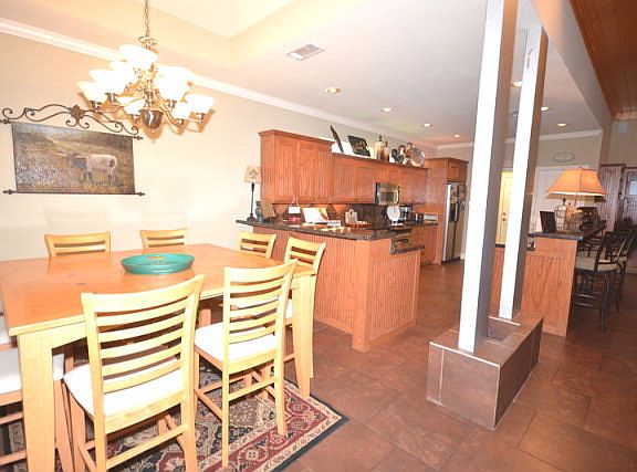 4th image of 248 Nob Hill Cir