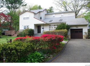 32 Pryer Manor Rd, Mamaroneck, NY 10538