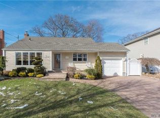 127 Boston Ave, Massapequa, NY 11758