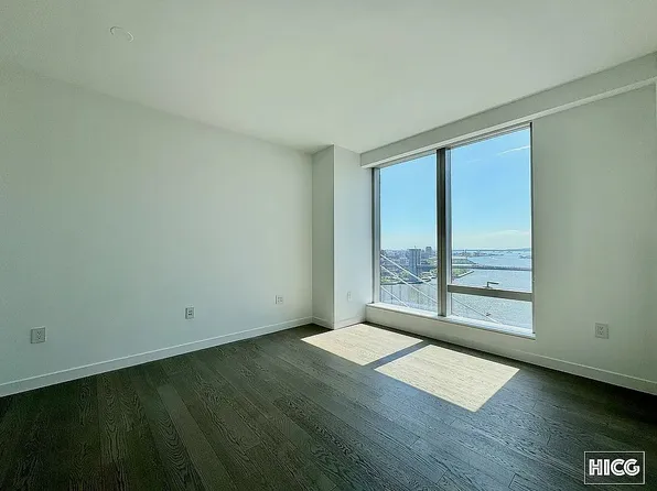 252 South St #26N, New York, NY 10002