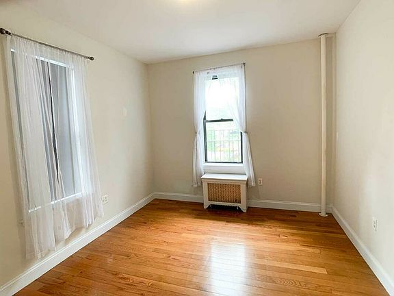 5th image of 6015 Woodside Ave APT 3C