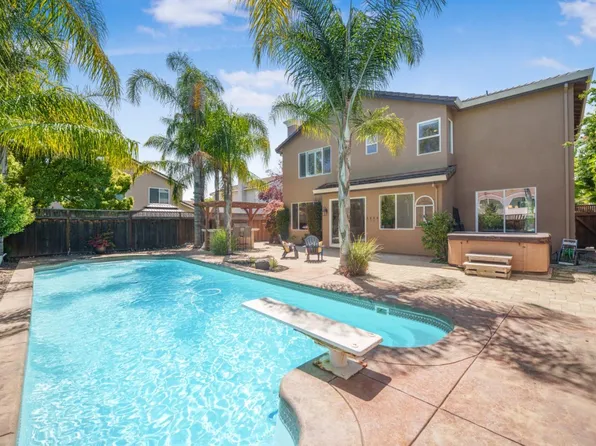 1429 Goshawk Ct, Gilroy, CA 95020