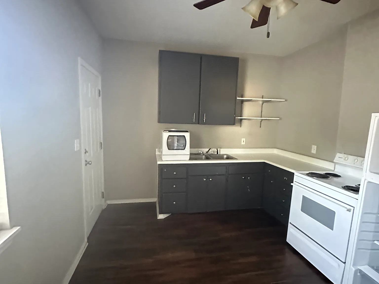 1 bed, 900 sqft, $750 — Photo 2