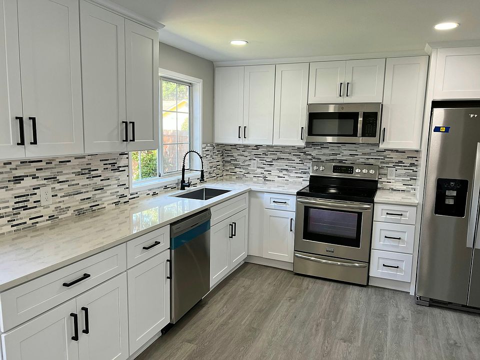 1st image of 10284 NE 129th Ln
