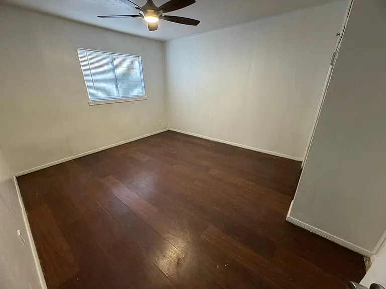 1033-1037 Alvarado Dr SE — Photo 12