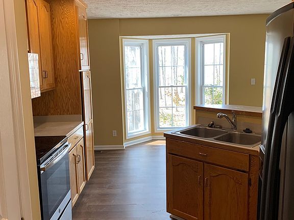 4th image of 50 Bridlewood Dr