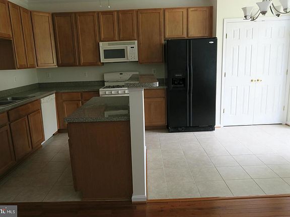 2nd image of 210 Hillside Ct