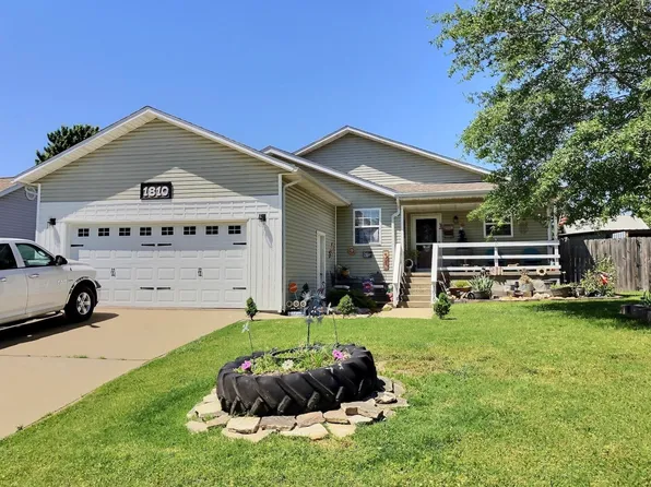 1810 Meadows Drive, Neosho, MO 64850