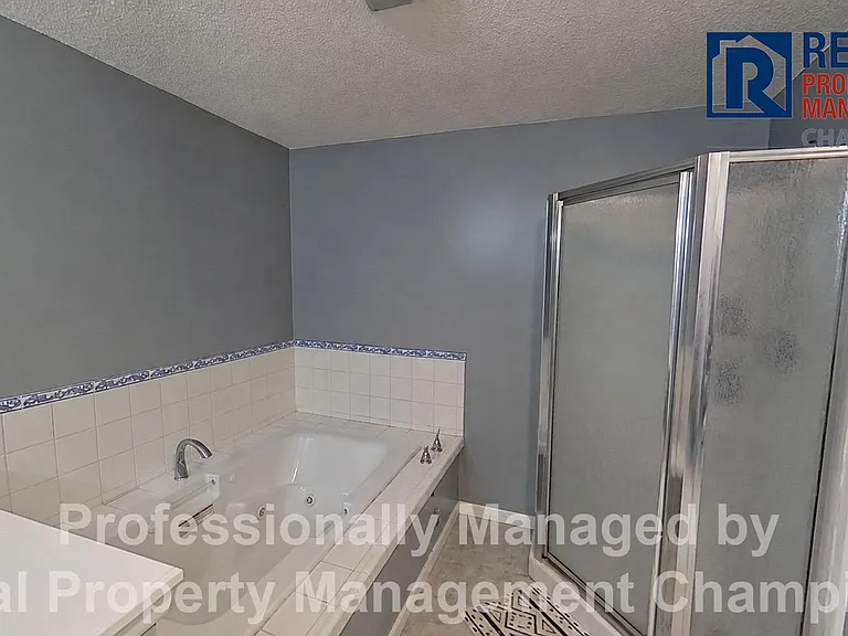 27 East Dr — Photo 17