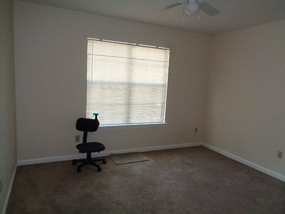 3rd image of 1710 Eastview Ln