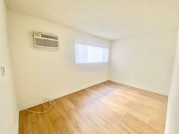 5th image of 21707 Roscoe Blvd #106