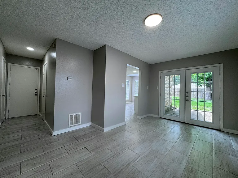 9414 Crystal Cove Cir — Photo 10