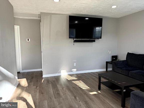 4th image of 147 Bannister Ave