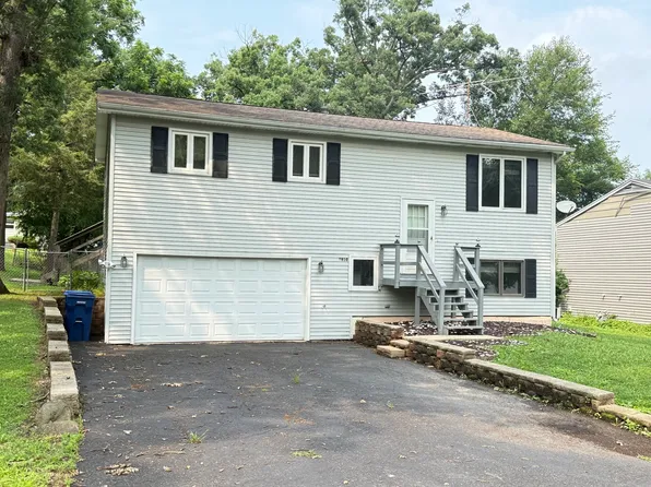 8910 Memory Trl, Wonder Lake, IL 60097