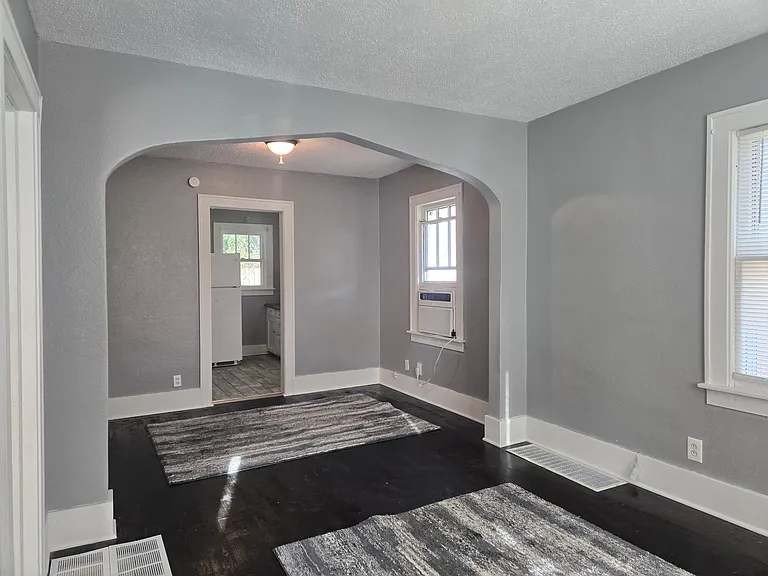 117 N Spring St — Photo 16
