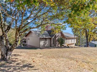 1920 Crystal Lake Ln, Hixson, TN 37343