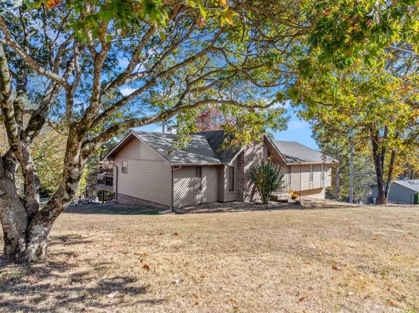 1920 Crystal Lake Ln, Hixson, TN 37343