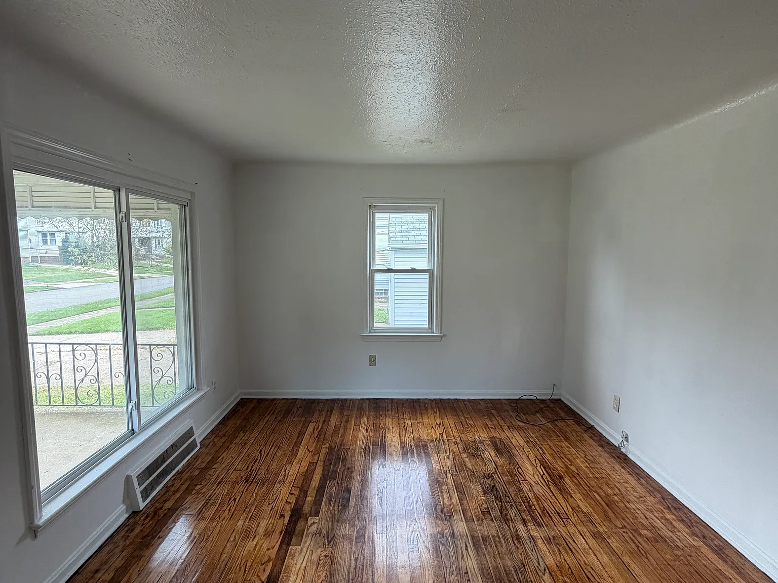 3 bed, 1378 sqft, $1,750 — Photo 2
