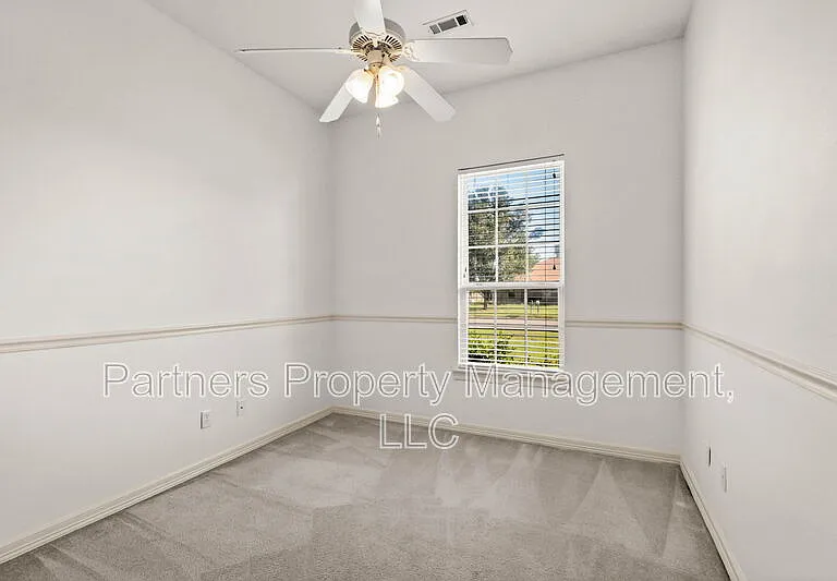 1257 Fox Run Ln — Photo 16