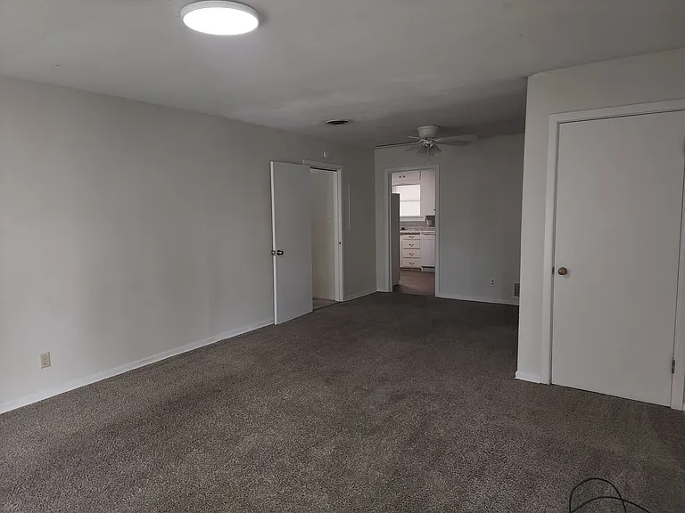 1617 Avenue D — Photo 5