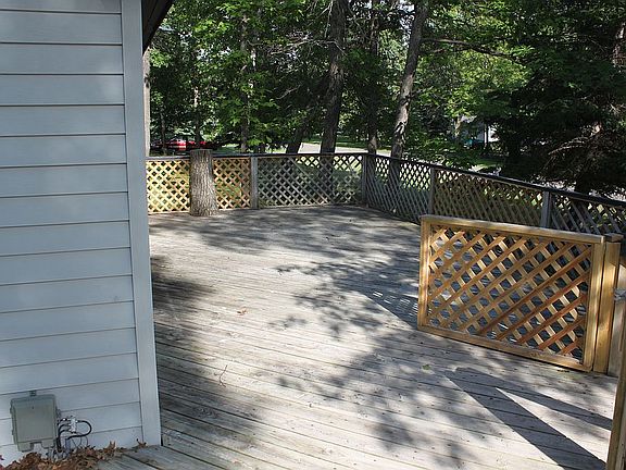 Huge front deck