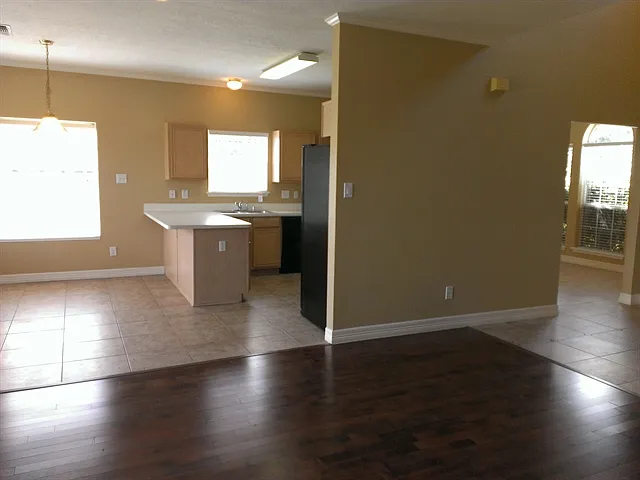 7504 Wood Slope Dr — Photo 8