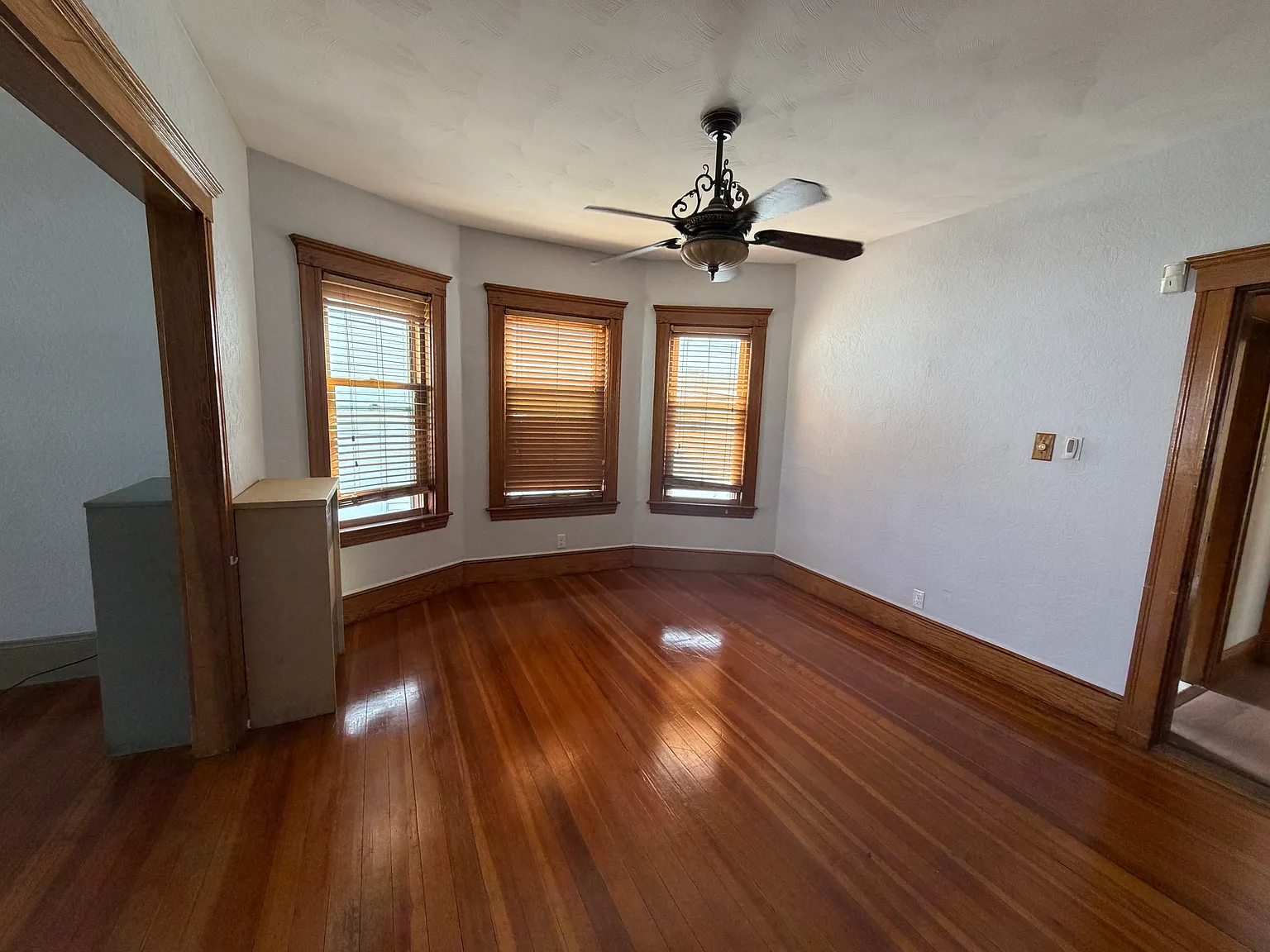 2 bed, 1000 sqft, $3,000 — Photo 2