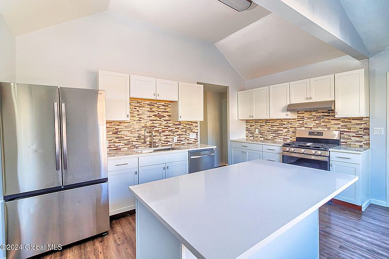 4th image of 23 Cromer Avenue