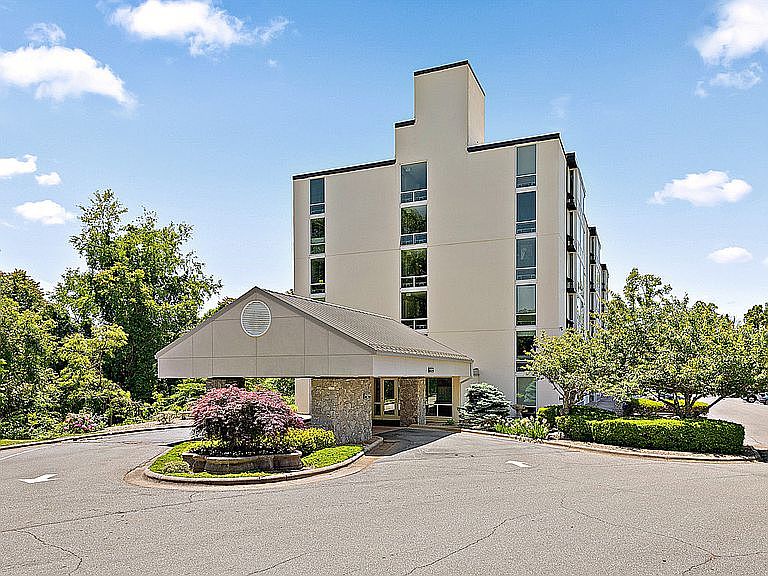 Entrance Sunset Ridge Condos