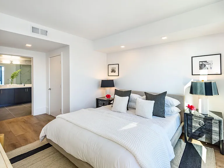 1288 Howard St #605 — Photo 11