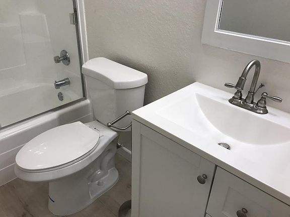 3rd image of 1409 Superior Ave APT 17