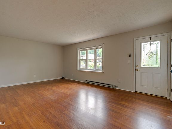 5th image of 114 Dogwood Village Rd