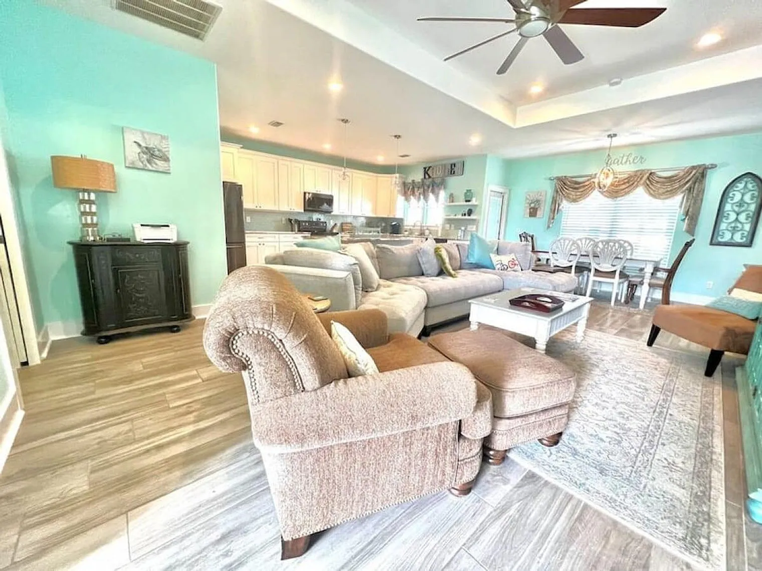 3 bed, 2.0 bath, 1625 sqft, $8,400 — Photo 2