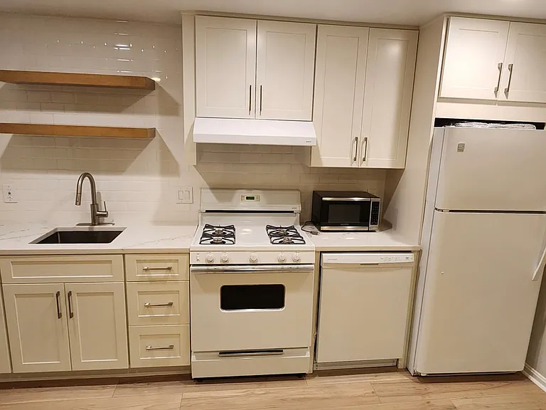 1758 Swann St NW #B — Photo 10