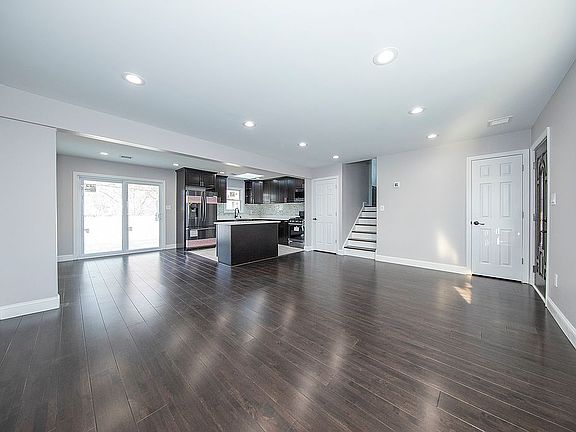 2nd image of 120 King St