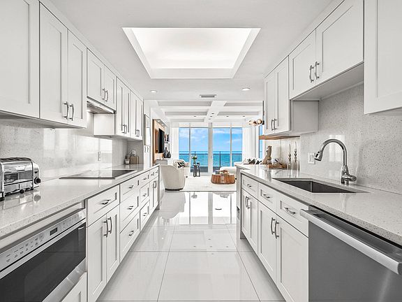 5th image of 700 S Ocean Boulevard #705